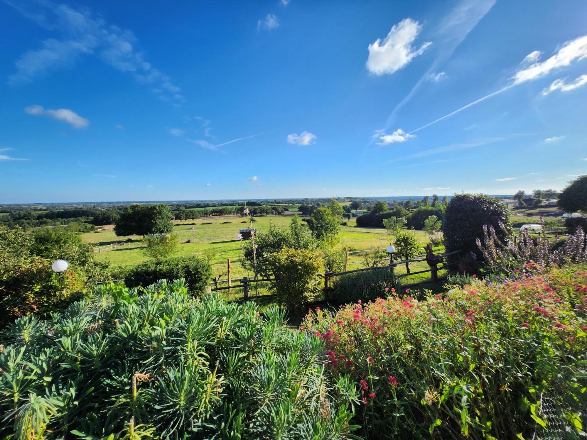 Les De La Forge Des Collines Bed & Breakfast *